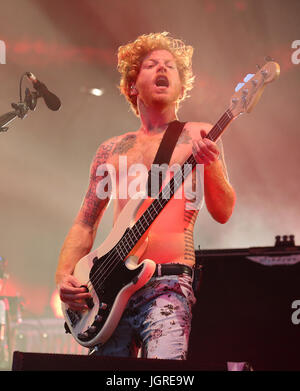 James Johnston von Biffy Clyro führt auf der Hauptbühne beim TRNSMT Music Festival in Glasgow Green in Glasgow mit einem Sonntag Line-up von Handlungen einschließlich Twin Atlantic und Biffy Clyro.  PRESSEVERBAND Foto. Bild Datum: Sonntag 9. Juli 2017. Bildnachweis sollte lauten: Andrew Milligan/PA Wire. Stockfoto