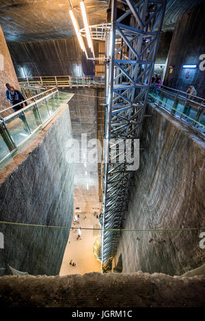 Aufzugsschacht in Rudolf Mine, Teil von Salina Turda Salz liegt mir im Bereich Durgaus-Valea Sarata Turda Stadt, Kreis Cluj in Rumänien Stockfoto