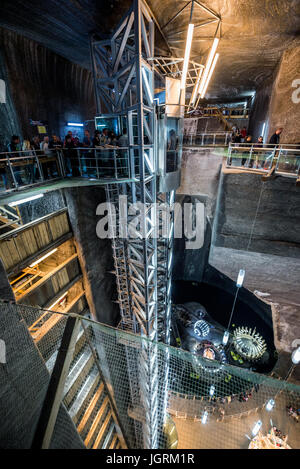 Aufzugsschacht in Rudolf Mine, Teil von Salina Turda Salz liegt mir im Bereich Durgaus-Valea Sarata Turda Stadt, Kreis Cluj in Rumänien Stockfoto