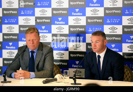 Neue Everton Signieren von Wayne Rooney und Manager Ronald Koeman während der Pressekonferenz im Goodison Park, Liverpool. Stockfoto