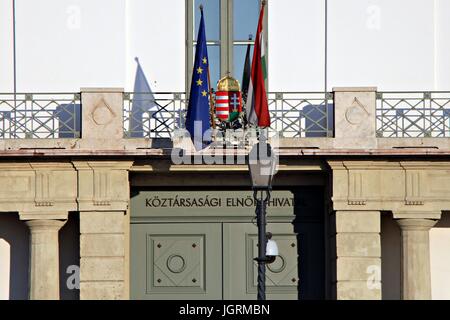 Köztársasági Elnöki Hivatal ("Büro des Präsidenten der Republik") bei Sándor Palast in Budapest Stockfoto