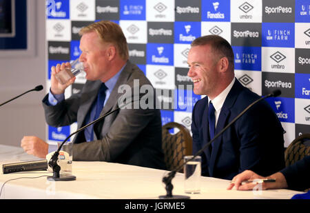 Neue Everton Signieren von Wayne Rooney und Manager Ronald Koeman während der Pressekonferenz im Goodison Park, Liverpool. Stockfoto