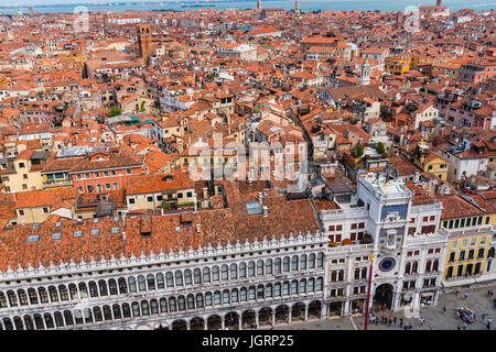 Dächer von Venedig von der Bell Tower von Markusplatz entfernt Stockfoto