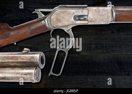 Antike Cowboy 1876 Hebel Aktion-Gewehr mit Platz für Ihren Typ. Stockfoto