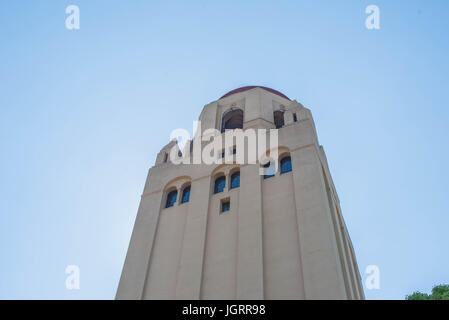 Eingang zum Campus der Stanford Universität vom Hof. Stanford University gehört zu den weltweit führenden Lehr- und Stockfoto