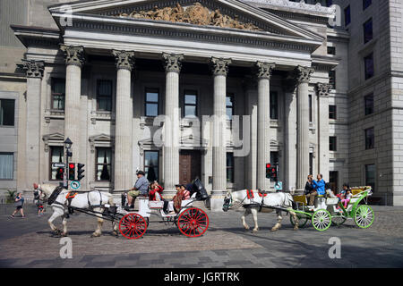 Montreal, Kanada, 9. Juli 2017. Pferdekutschen in Old Montreal. Kredit: Mario Beauregard/Alamy Live-Nachrichten Stockfoto