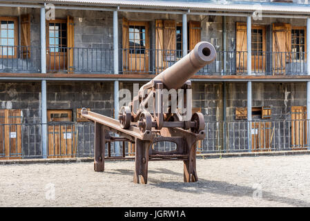 Port Louis, Mauritius - 25. Dezember 2015: Alte Kanone auf dem Hof des Fort Adelaide in Port Louis, Mauritius. Stockfoto