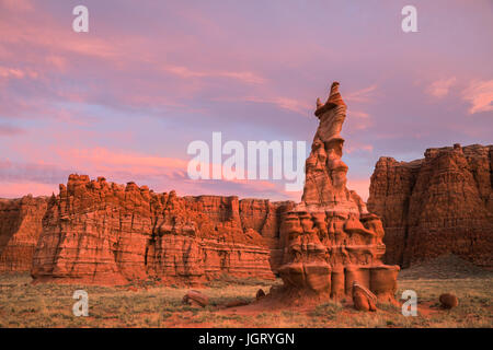 Die Hopi Clown. Moenave Sandstein, eine relativ weiche Sandstein-Schicht, die eignet sich gut, durch Erosion geformt wird. Arizona, USA Stockfoto