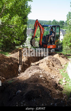 Bagger im Garten Graben für Berg Heide 2017 Stockfoto