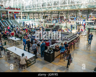 Cafe Ritazza, Paddington Railway Station, Bayswater, London, England, GB, GB. Stockfoto