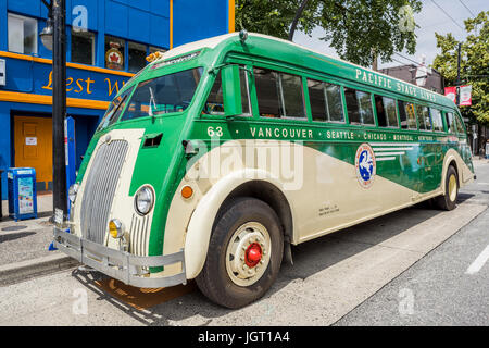 Vintage Pazifik Bühne Linien Hayes Tear Drop Bus, autofreien Tag, Commercial Drive, Vancouver, British Columbia, Kanada. Stockfoto