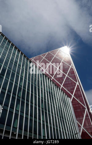 Sun flare an Spitze der Nova Gebäude früher Victoria Kreis modernen Architektur in Victoria, London England, UK KATHY DEWITT Stockfoto