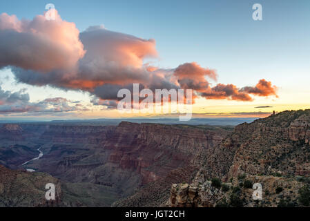 Blick auf den Grand Canyon bei Sonnenaufgang Stockfoto