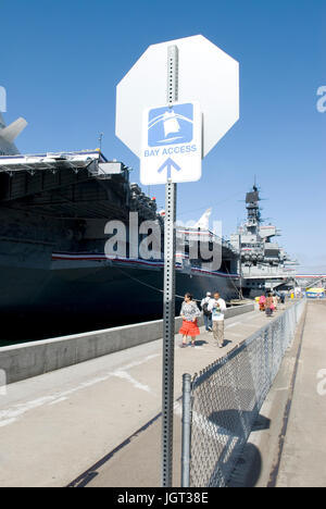 Flugzeugträger aus dem Zweiten Weltkrieg im USS Midway Museum in San Diego, Kalifornien, USA. Stockfoto