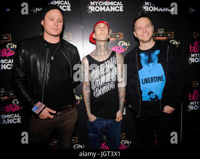 (L - R) Musiker Tom DeLonge, Mark Hoppus, Travis Barker, Blink-182 blink-182 besuchen My Chemical Romance 2011 Honda Civic Tour Ankündigung Veranstaltung Rainbow Bar & Grill Mai 23,2011 Los Angeles, Kalifornien. Stockfoto