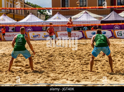 Zamosc, Polen. 9. Juli 2017. Beach Volleyball Polen Championships "Offene Plaza" Finale. Übereinstimmung zwischen Czubinski / Malec - Korycki / Chiniewicz Stockfoto