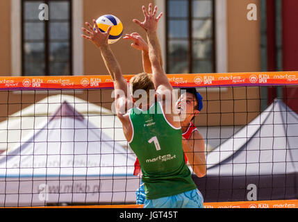 Zamosc, Polen. 9. Juli 2017. Beach Volleyball Polen Championships "Offene Plaza" Finale. Übereinstimmung zwischen Czubinski / Malec - Korycki / Chiniewicz Stockfoto