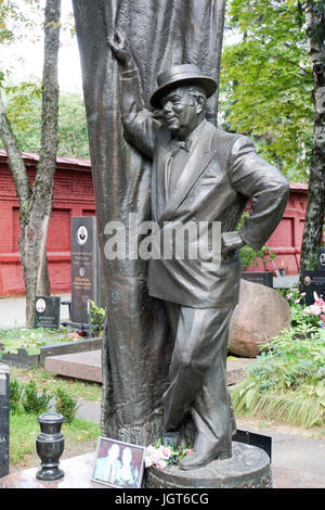 Grab von den sowjetischen russischen Schauspieler Boris Brunov auf Nowodewitschi-Friedhof in Moskau, Russland Stockfoto