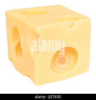 Würfel Käse mit Löchern auf weißem Hintergrund Stockfoto