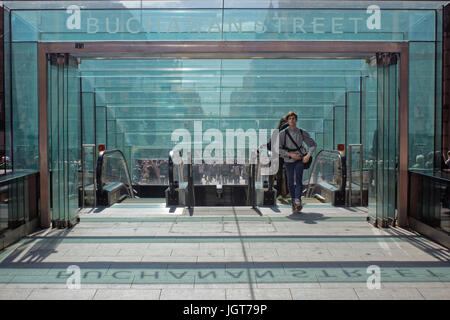 Buchanan Street u-Bahn station Stil Meile Straßenszenen u-Bahn-Eingang mit interessanten touristischen Stockfoto