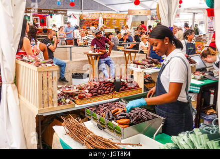 Ein Markt in Lissabon - Wurst und Fleisch zum Verkauf Stockfoto