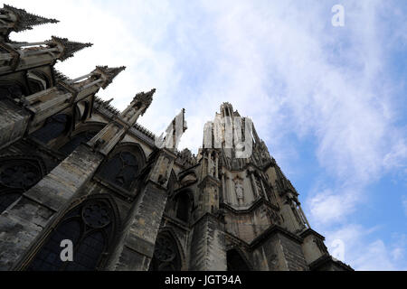 Exterieur der gotischen Kathedrale von Notre-Dame de Reims, ein UNESCO-Weltkulturerbe, in Reims, Frankreich. Die Kathedrale ist derzeit Philippe Stockfoto