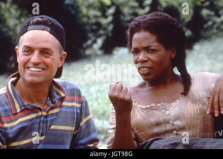 Geliebten Jahr: 1998 USA Regie: Jonathan Demme Jonathan Demme, Oprah Winfrey Shooting Bild Foto: Ken Regan.  Es ist verboten, das Foto aus dem Kontext der Promotion des Films zu reproduzieren. Es muss die Filmgesellschaft und/oder der Fotograf von zugewiesen oder von autorisierten / erlaubt am Set von der Filmgesellschaft gutgeschrieben werden. Nur für redaktionelle Nutzung. Photo12 gewährt keine Persönlichkeitsrechte der Personen vertreten. Stockfoto