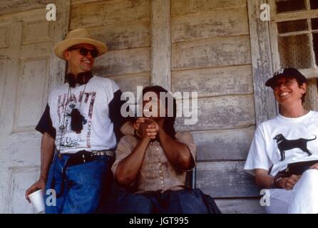 Geliebten Jahr: 1998 USA Regie: Jonathan Demme Jonathan Demme, Oprah Winfrey Shooting Bild Foto: Ken Regan.  Es ist verboten, das Foto aus dem Kontext der Promotion des Films zu reproduzieren. Es muss die Filmgesellschaft und/oder der Fotograf von zugewiesen oder von autorisierten / erlaubt am Set von der Filmgesellschaft gutgeschrieben werden. Nur für redaktionelle Nutzung. Photo12 gewährt keine Persönlichkeitsrechte der Personen vertreten. Stockfoto