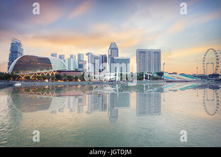 zentralen Skyline von Singapur in der Abenddämmerung Stockfoto