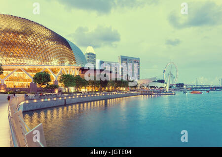 Abend Skyline von Singapur Stockfoto