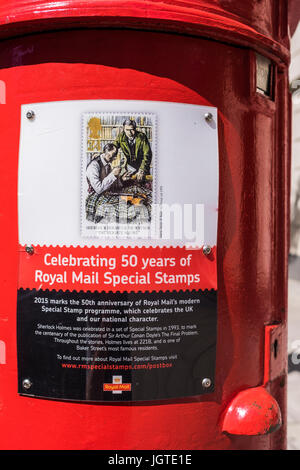 Royal Mail-Post-Box feiert 50 Jahre von Sondermarken, Baker Street, London, England, Großbritannien Stockfoto