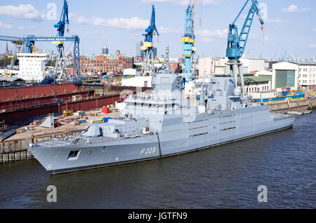 NORDRHEIN-WESTFALEN (F223) das zweite von vier Fregatten der Klasse 125 Lenkflugkörper für die deutsche Marine, Montage bei Blohm + Voss Shipyards, Hamburg. Stockfoto