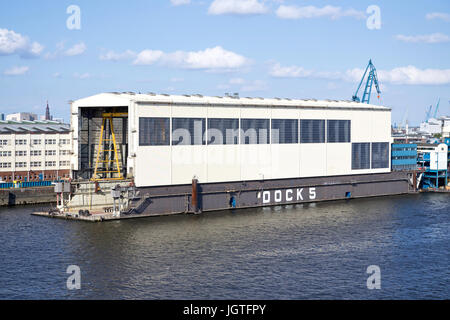 Dock 5 der Blohm + Voss in Hamburg. Blohm + Voss ist eine deutsche Schiffbau und engineering-Unternehmen, gegründet im Jahre 1877. Stockfoto