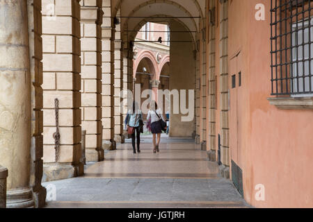 Palazzo Isolani mit Portikus; Santo Stefano Platz; Bologna; Italien Stockfoto