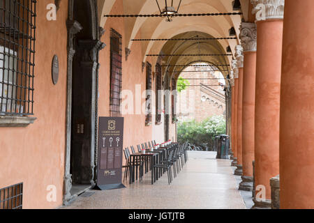 Palazzo Isolani mit Portikus; Santo Stefano Platz; Bologna; Italien Stockfoto