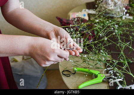 Brautstrauß mit verschiedenen Blumen, Flitterwochen, rot Stockfoto