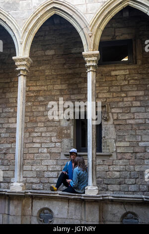 Ein mittelalterlicher Innenhof im Museu Picasso, Barcelona, Spanien. Stockfoto