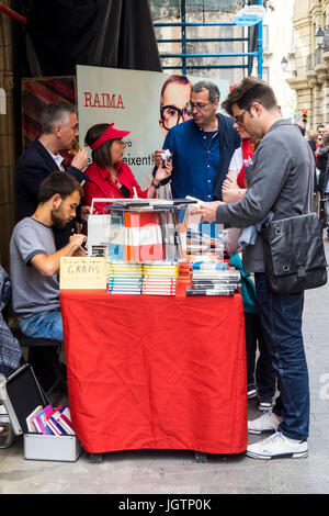 Einen bücherstand in der Straße Sant Jordi Tag, Barcelona, Spanien. Stockfoto