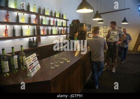 Bodega La Geria, Weinproben und zum Verkauf, La Geria, Lanzarote, Kanarische Inseln, Spanien, Europa Stockfoto