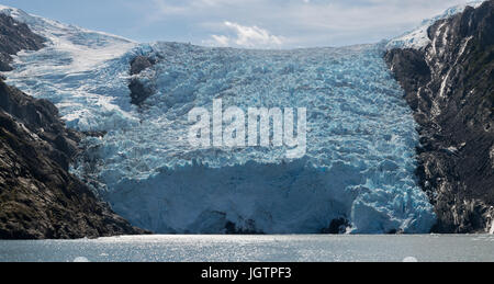 Blackstone Glacier Gesicht Mets am Meer in ein klassisches Beispiel für einen kalbende Gletscher. Stockfoto