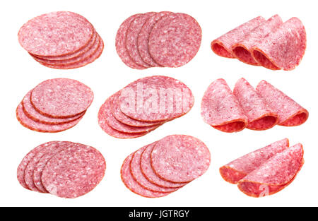 Salami-Wurstscheiben isoliert auf weiss, mit Beschneidungspfad, Sammlung Stockfoto