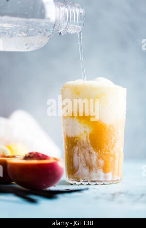 Helle und bunte Eis-Schwimmer Stockfoto