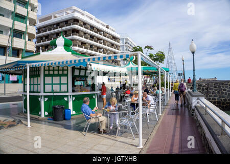 Cafe, außerhalb der Gastronomie zur Festung Castillo de San Gabriel Arrecife, Lanzarote, Kanarische Inseln, Spanien, Europa Stockfoto