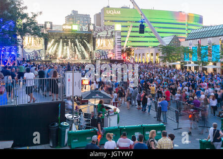 Montreal, Kanada - 5. Juli 2017 - TD Bühne und Publikum während der live-Performance beim Montreal Jazz Festival (Ort des Festivals) Stockfoto