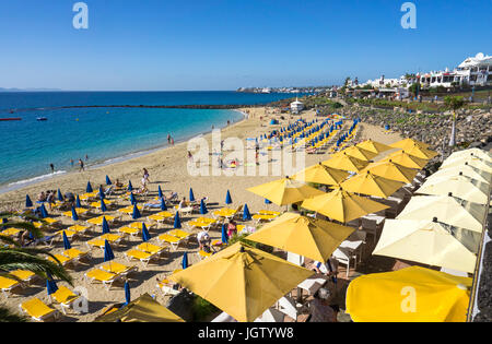 Badestrand Playa Dorada in Playa Blanca, Lanzarote, Kanarische Inseln, Europa | Playa Dorada in Playa Blanca, Lanzarote, Kanarische Inseln, Europa Stockfoto