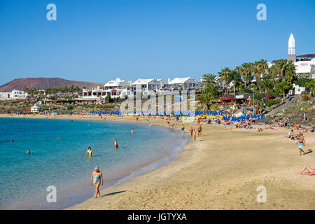 Badestrand Playa Dorada in Playa Blanca, Lanzarote, Kanarische Inseln, Europa | Playa Dorada in Playa Blanca, Lanzarote, Kanarische Inseln, Europa Stockfoto