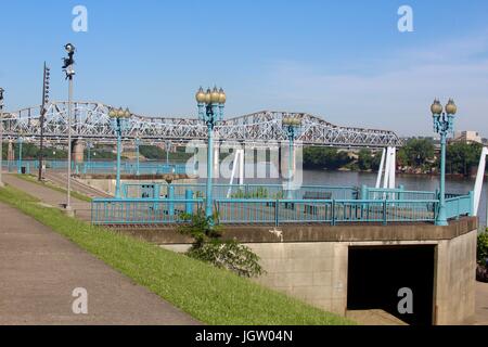 Ein Tag in Covington, Kentucky durch den Ohio River und an einem See auf dem Weg nach Hause. Stockfoto