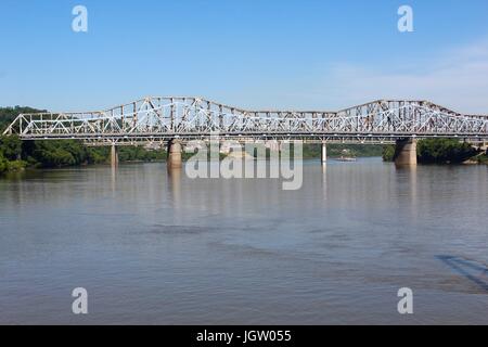 Ein Tag in Covington, Kentucky durch den Ohio River und an einem See auf dem Weg nach Hause. Stockfoto