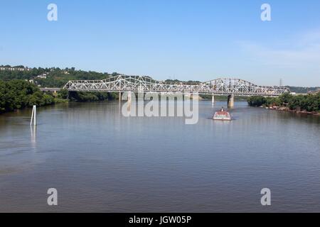 Ein Tag in Covington, Kentucky durch den Ohio River und an einem See auf dem Weg nach Hause. Stockfoto