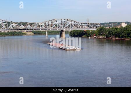 Ein Tag in Covington, Kentucky durch den Ohio River und an einem See auf dem Weg nach Hause. Stockfoto